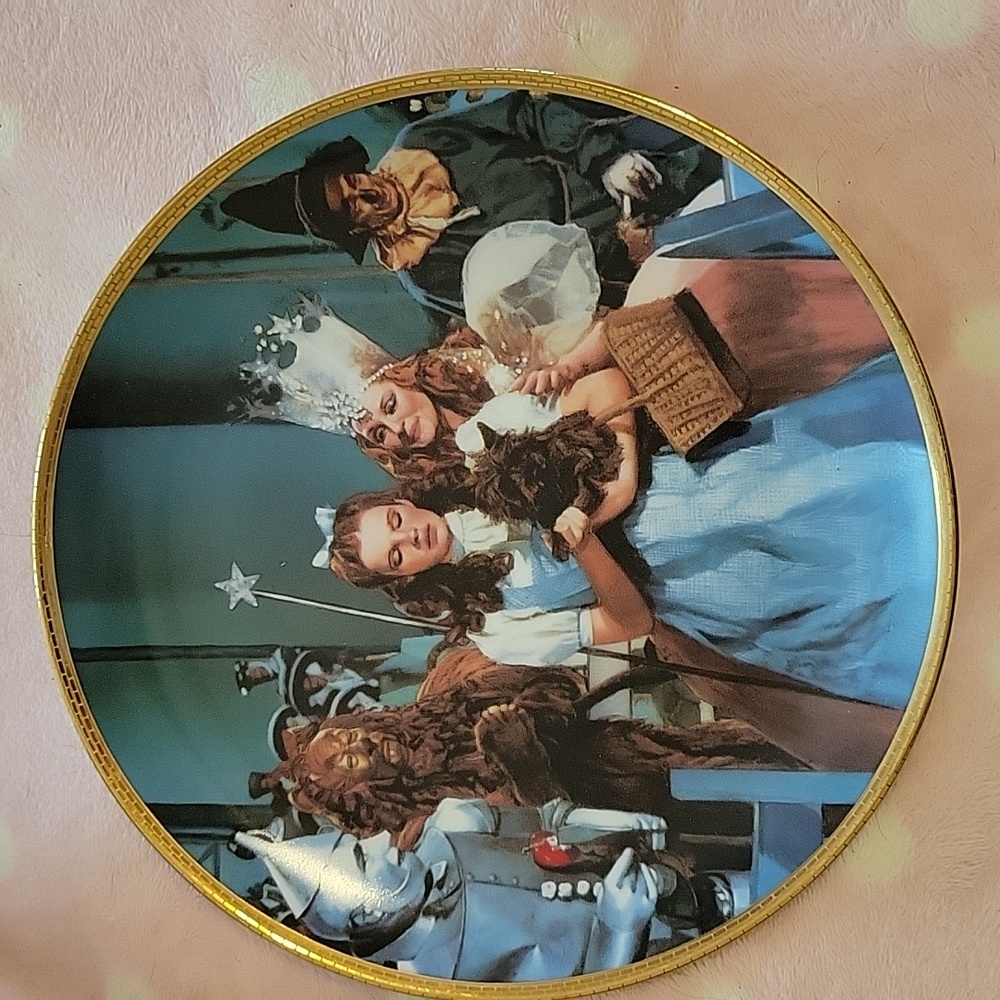 There's No Place Like Home collection plate by The Hamilton Collection.